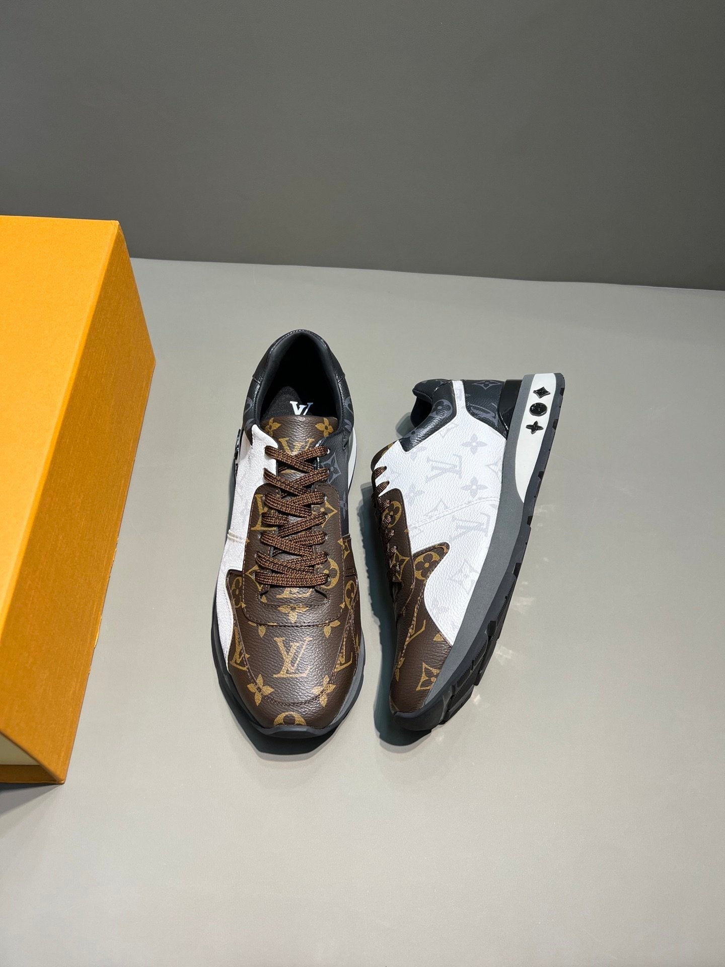 Louis Vuitton Trainer Sneaker