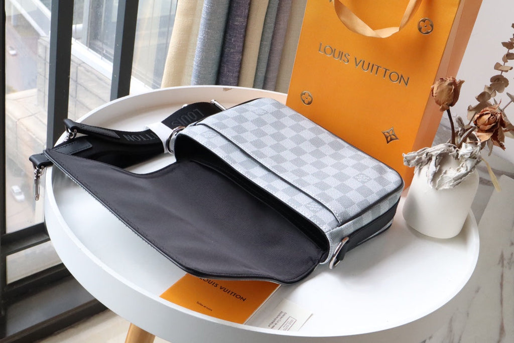 Louis Vuitton N50013 Studio Messenger 24cm