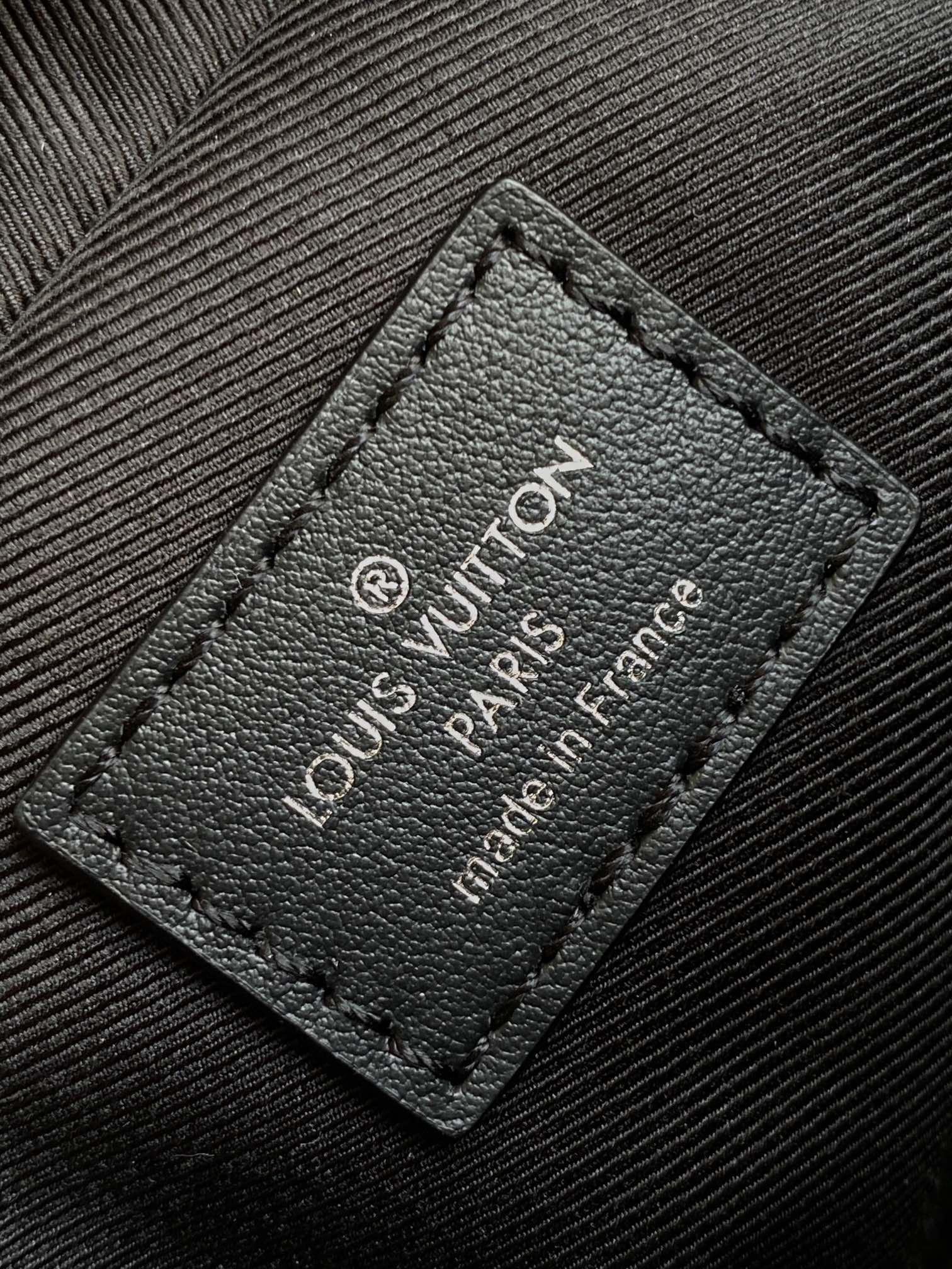 Louis Vuitton Trio Messenger 25cm