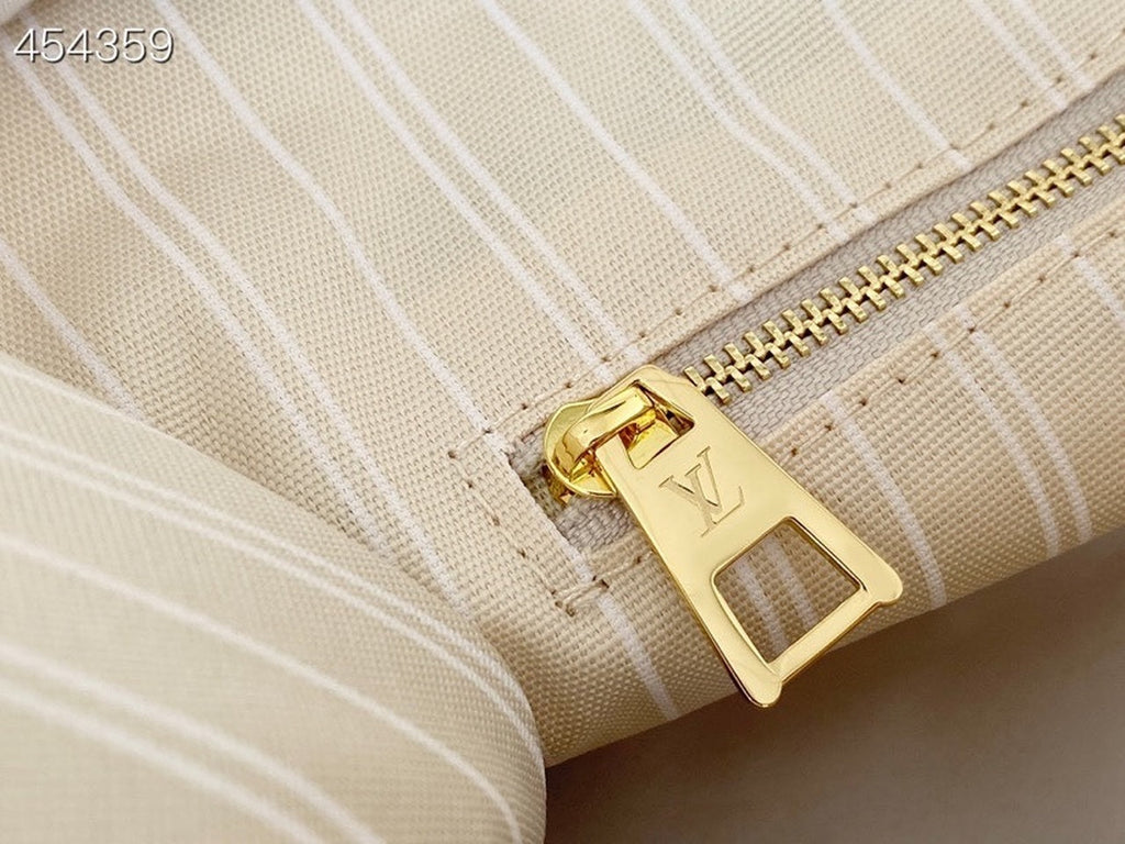 Louis Vuitton OnTheGo GM Bag 42cm Monogram Canvas Spring/Summer Collection M57640 Mist
