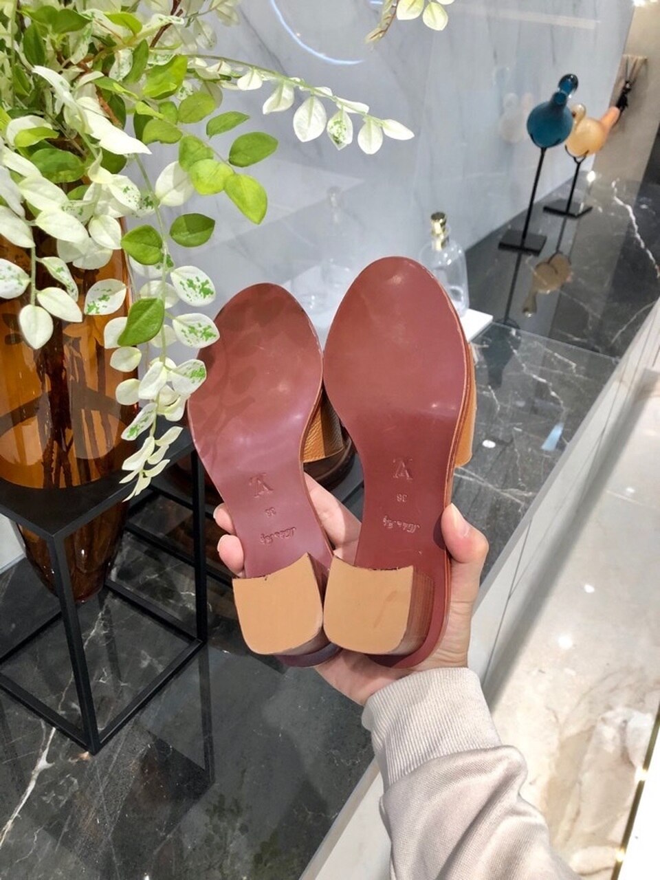 Louis Vuitton Lock It Mules Calfskin Leather Spring/Summer 2020 Collection 1A64MN Tan