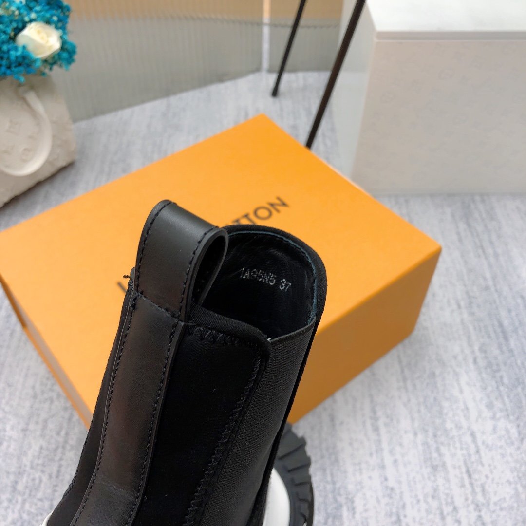 Louis Vuitton Beaubourg Ankle Boot Black/White