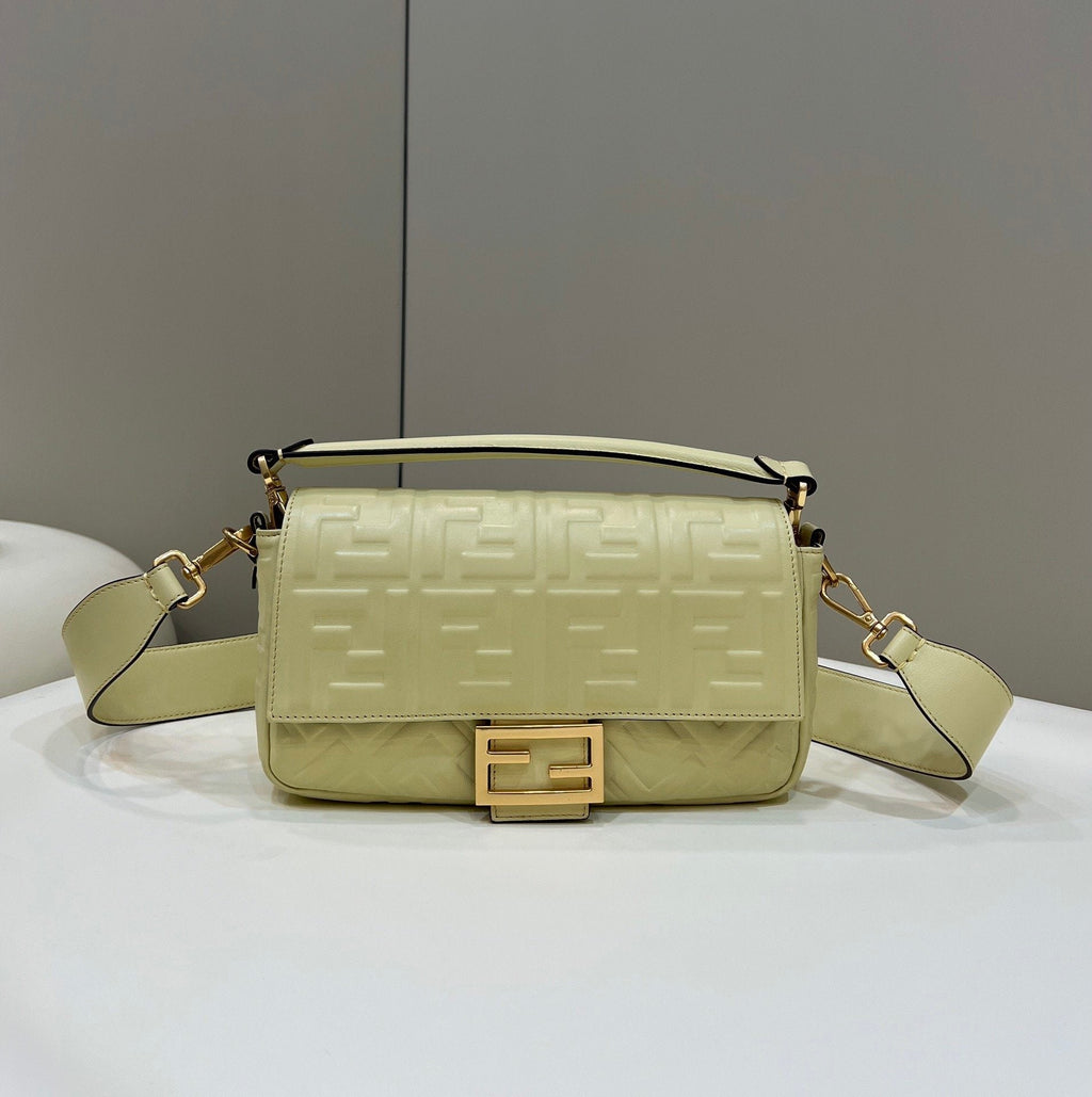 Fendi Baguette Midi 27cm