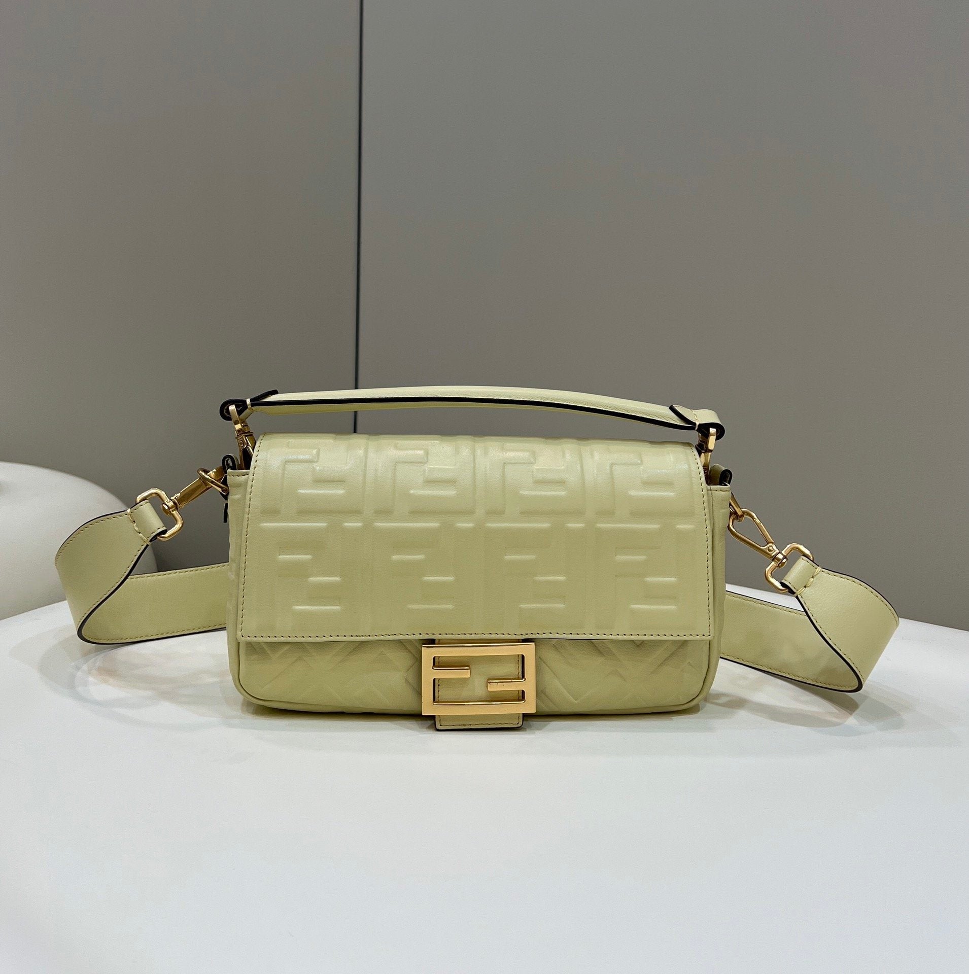 Fendi Baguette Midi 27cm