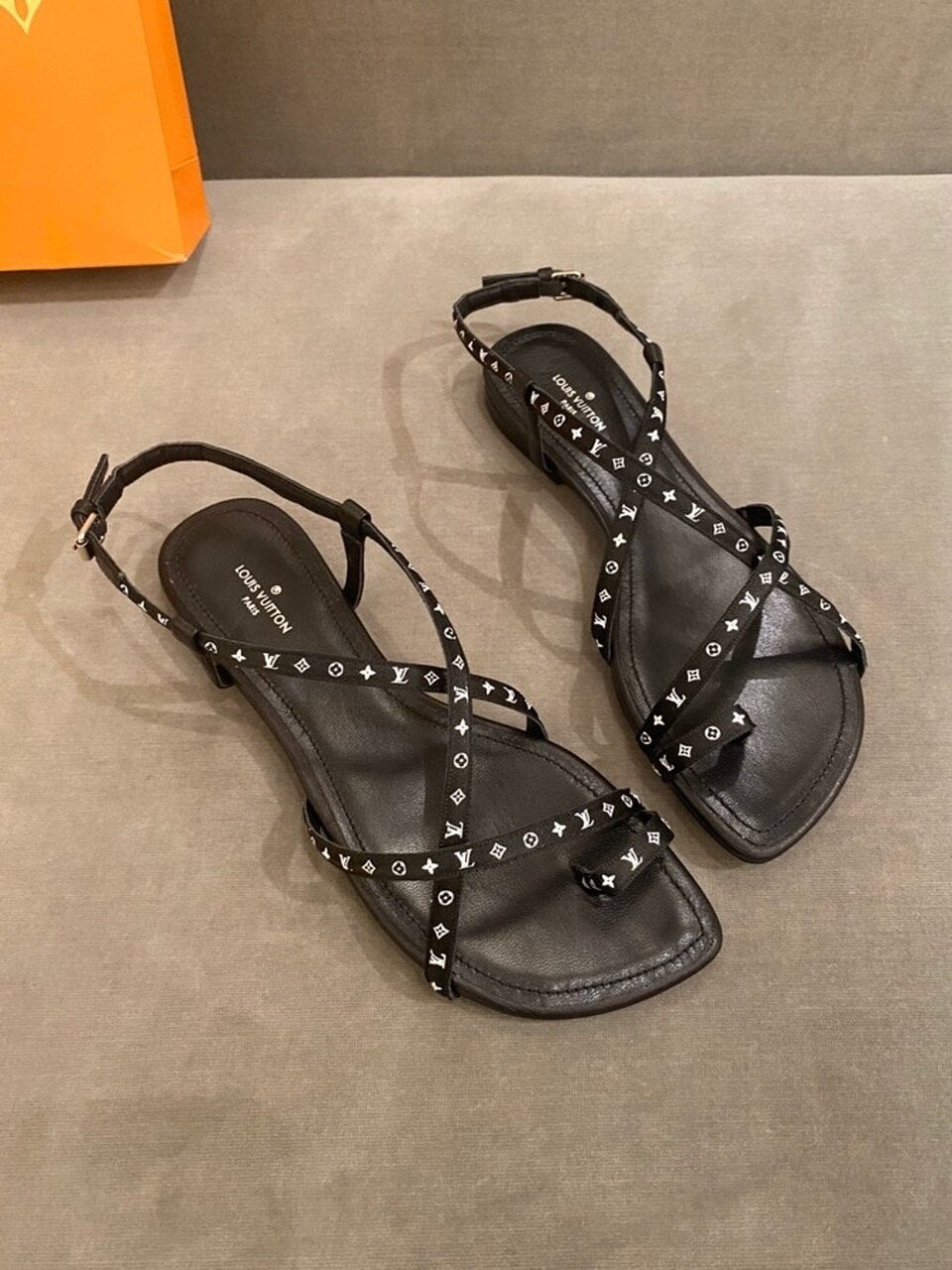 Louis Vuitton Citizen Thong Sandals Calfskin Leather Spring/Summer Collection Black
