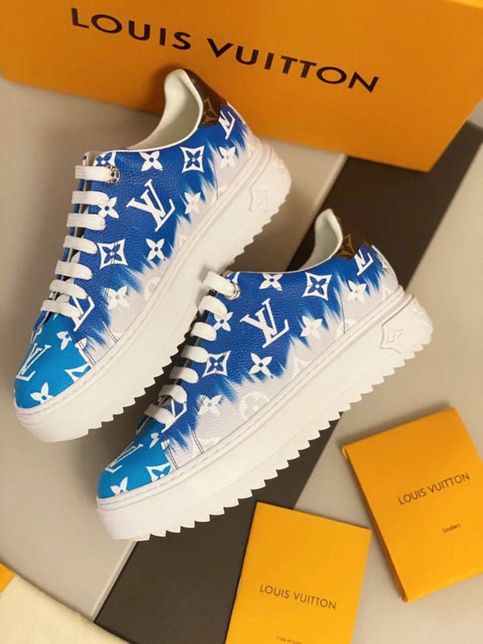Louis Vuitton Tie Dye Escale Time Out Sneakers Calfskin Leather Spring/Summer 2020 Collection 1A7UM7 Bleu
