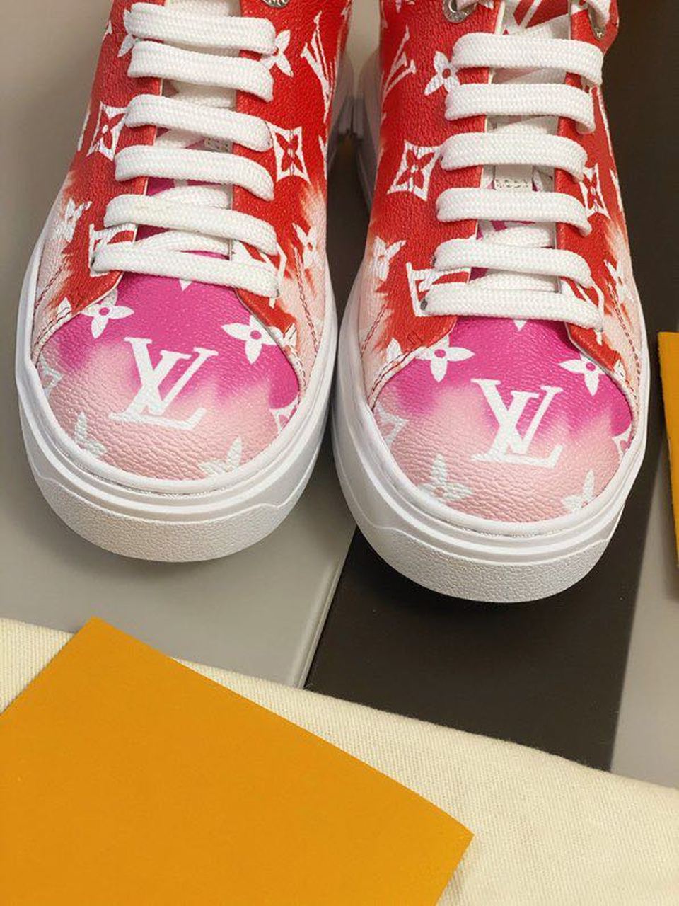 Louis Vuitton Tie Dye Escale Time Out Sneakers Calfskin Leather Spring/Summer Collection 1A7ULR, Rouge
