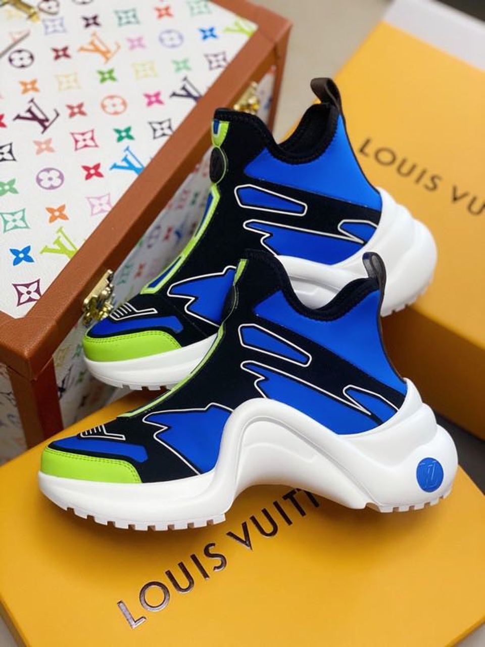 Louis Vuitton Archlight Sneakers Technical Fabric Calfskin Leather Spring/Summer Collection 1A7TW8, Bleu