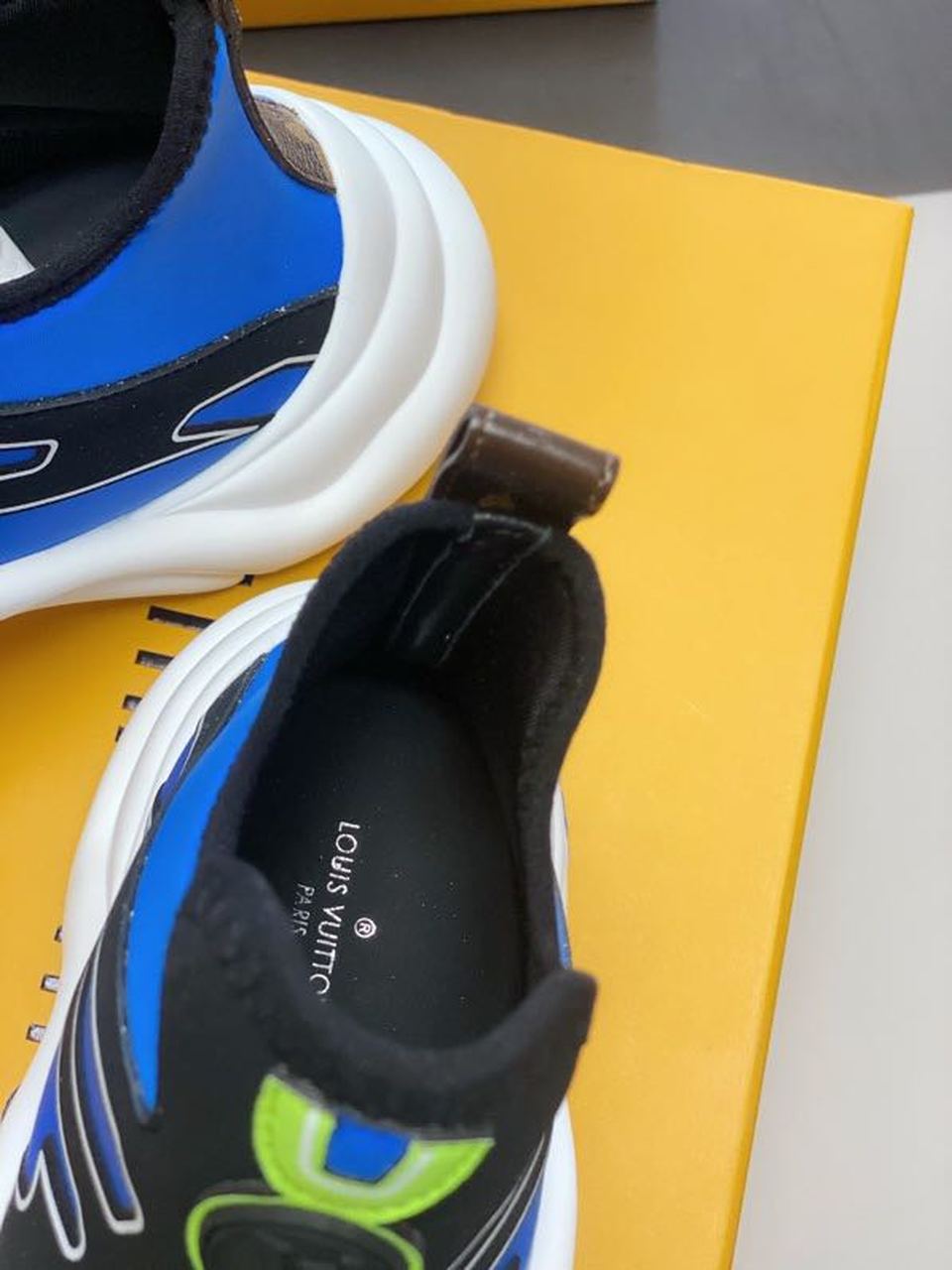 Louis Vuitton Archlight Sneakers Technical Fabric Calfskin Leather Spring/Summer Collection 1A7TW8, Bleu