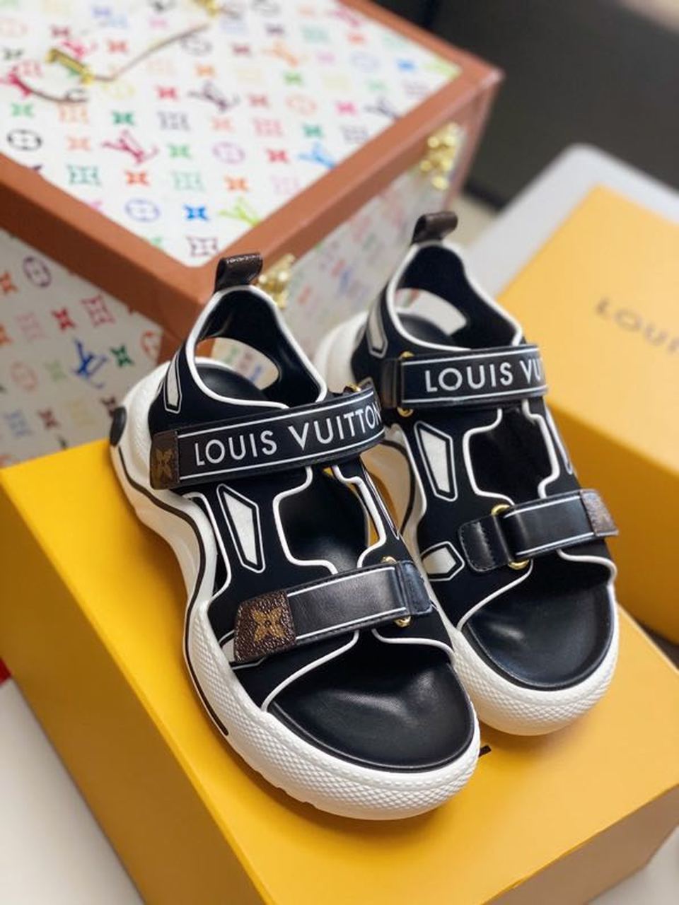 Louis Vuitton Archlight Sandals Calfskin Leather Spring/Summer 2020 Collection 1A7TW8 Black