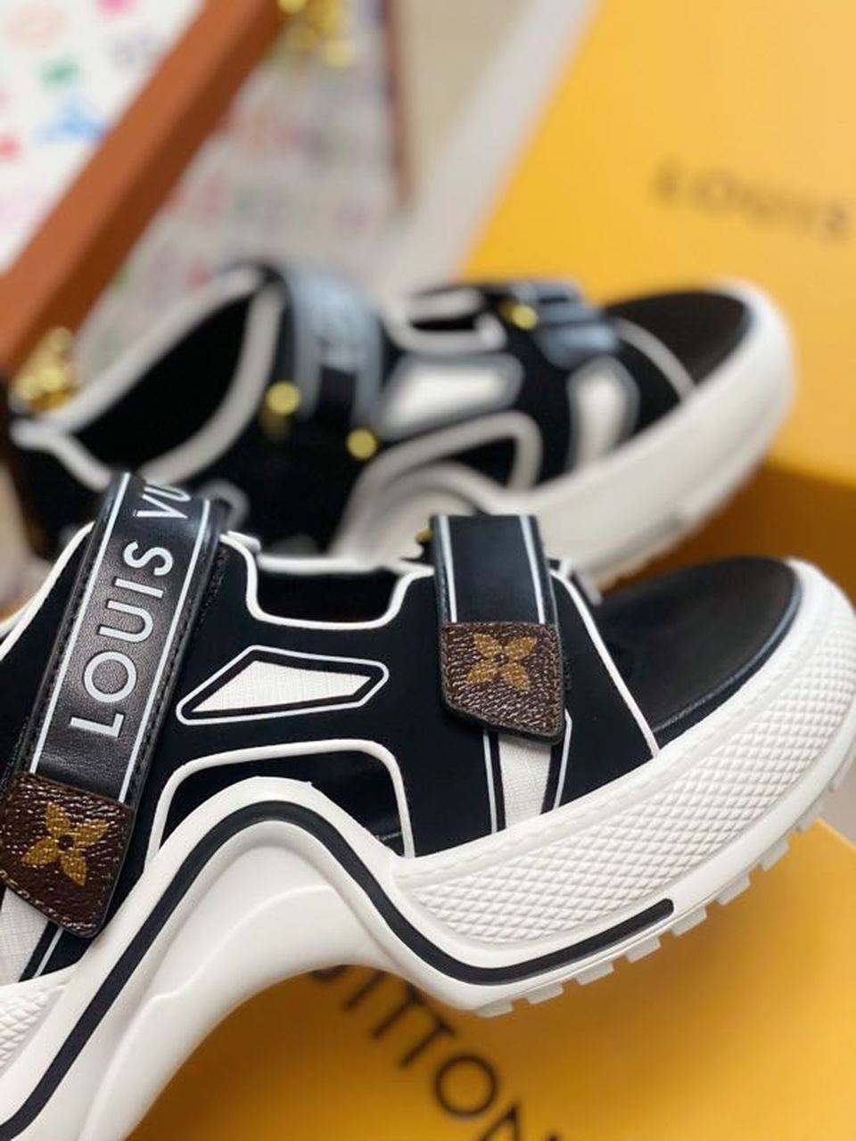 Louis Vuitton Archlight Sandals Calfskin Leather Spring/Summer 2020 Collection 1A7TW8 Black
