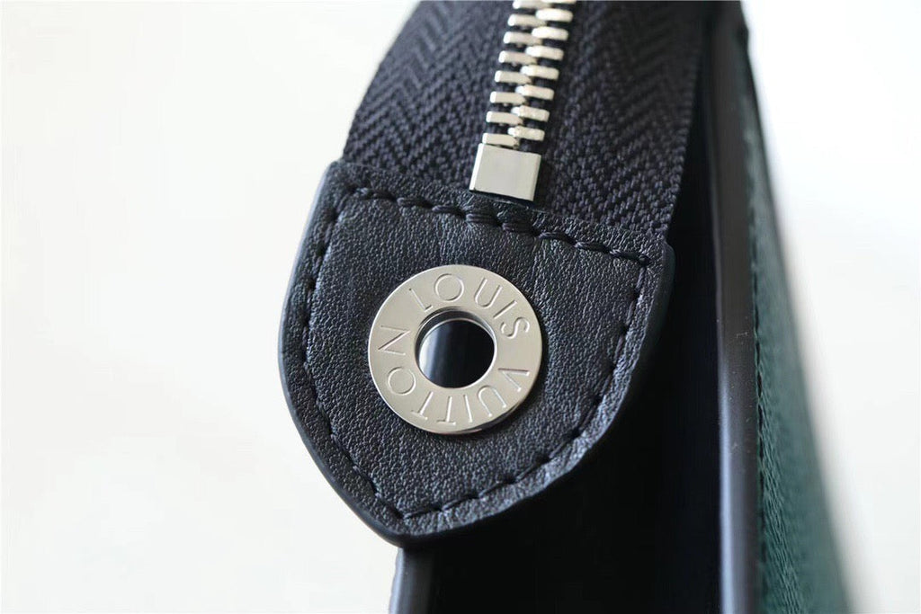 Louis Vuitton Pochette Voyage MM 27cm