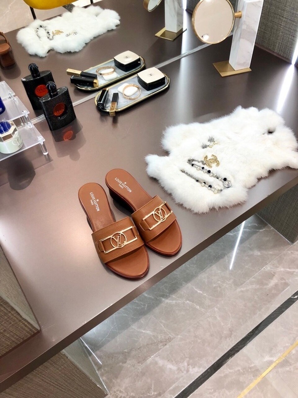 Louis Vuitton Lock It Mules Calfskin Leather Spring/Summer 2020 Collection 1A64MN Tan