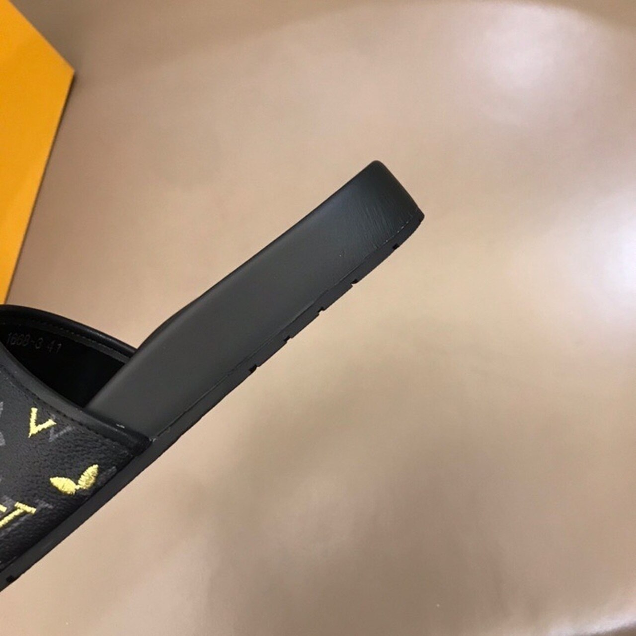 Louis Vuitton Mens Sandals Monogram Canvas Spring/Summer Collection Black/Yellow