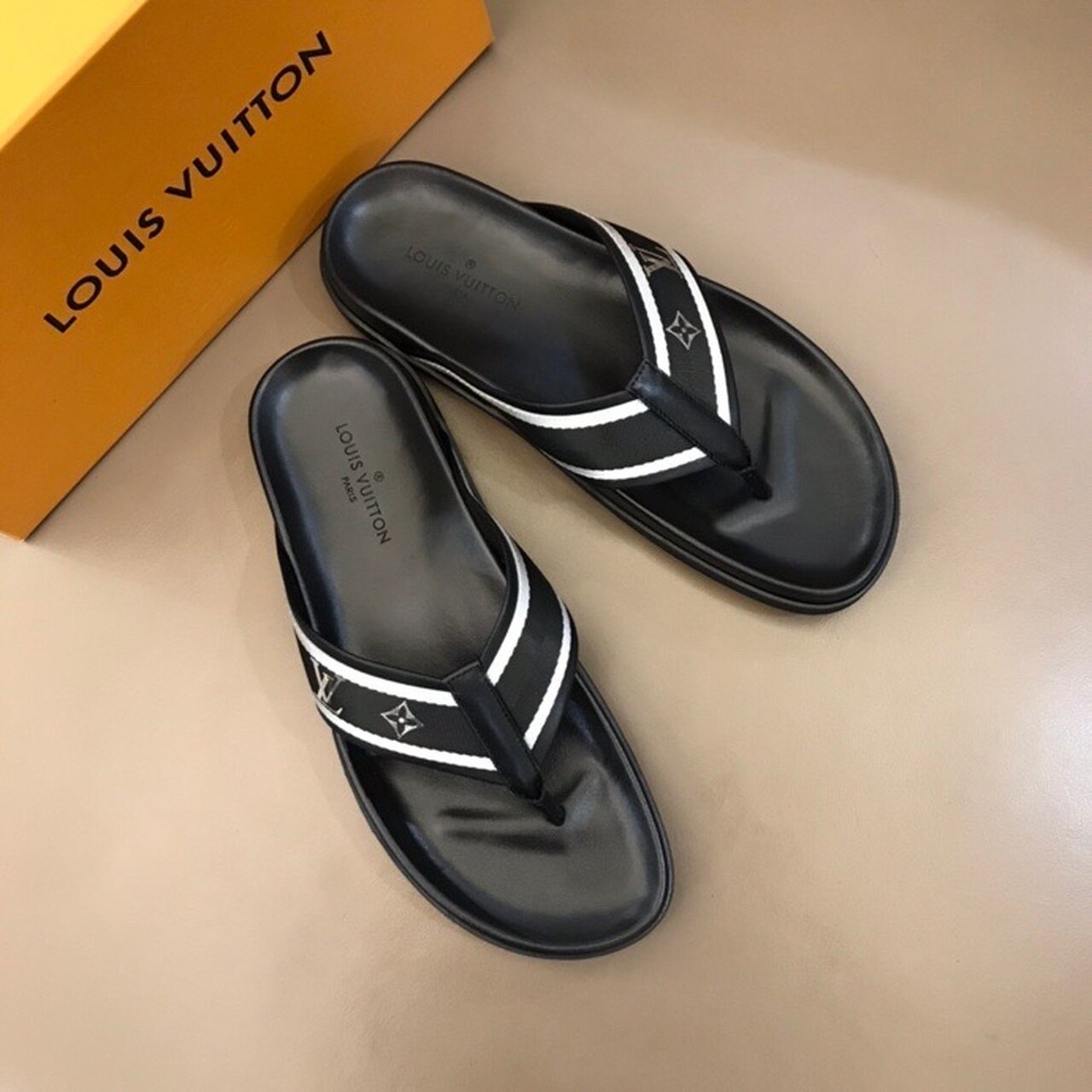 Louis Vuitton Thong Mules Mens Sandals Spring/Summer Collection Black/Silver