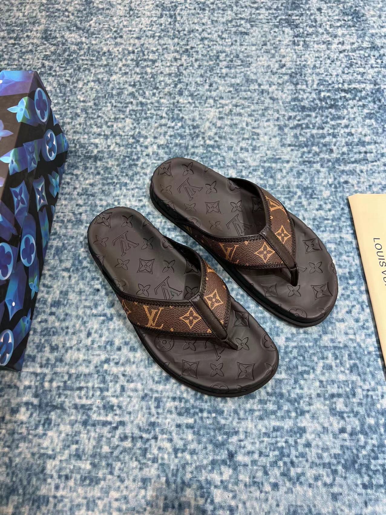 Louis Vuitton Mirabeau Thong