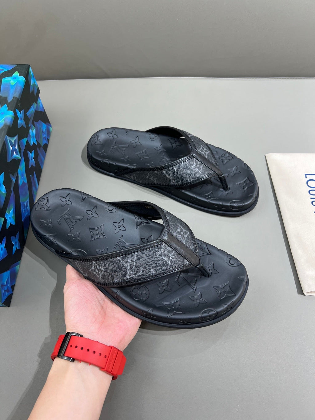 Louis Vuitton Mirabeau Thong