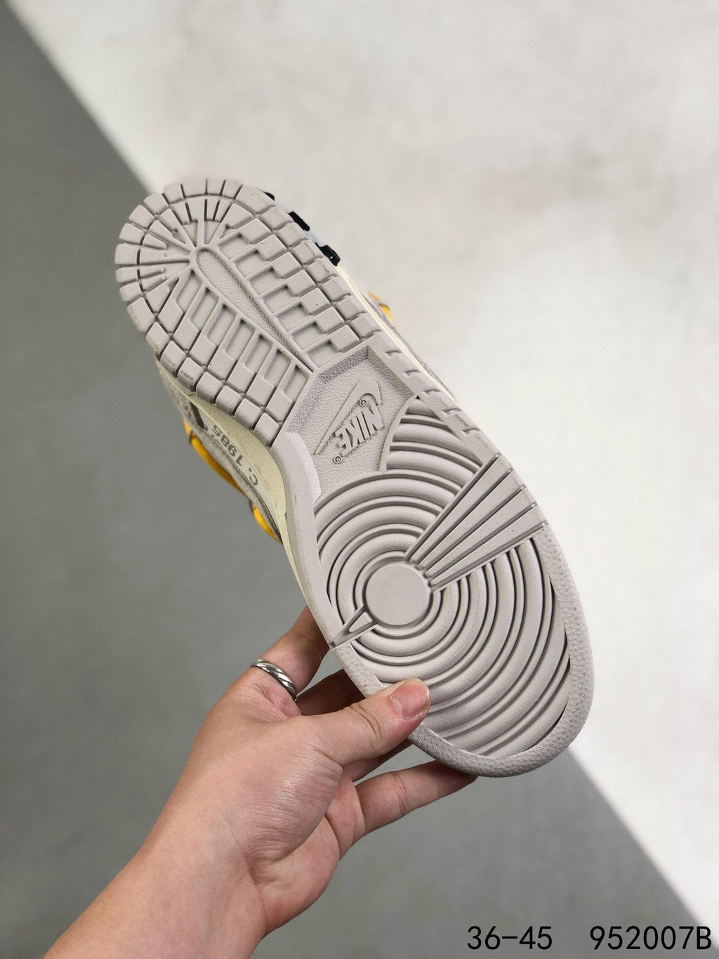 Nike Dunk Low Off-White Lot List