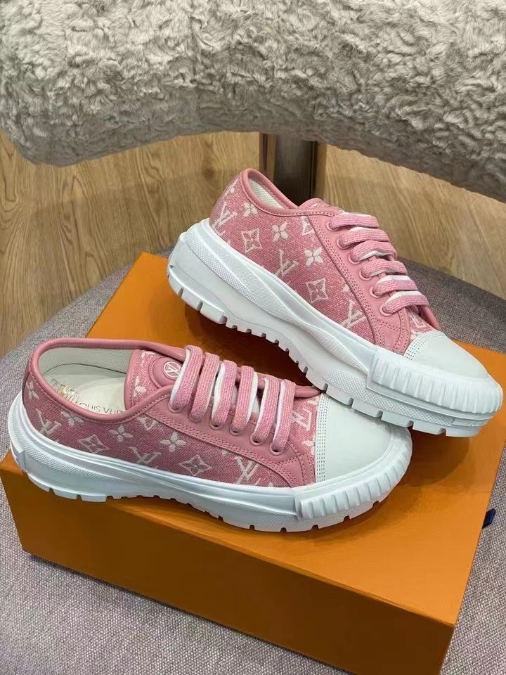 Louis Vuitton Squad Sneaker Pink