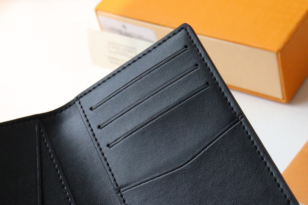 Louis Vuitton Wallet 8cm Black