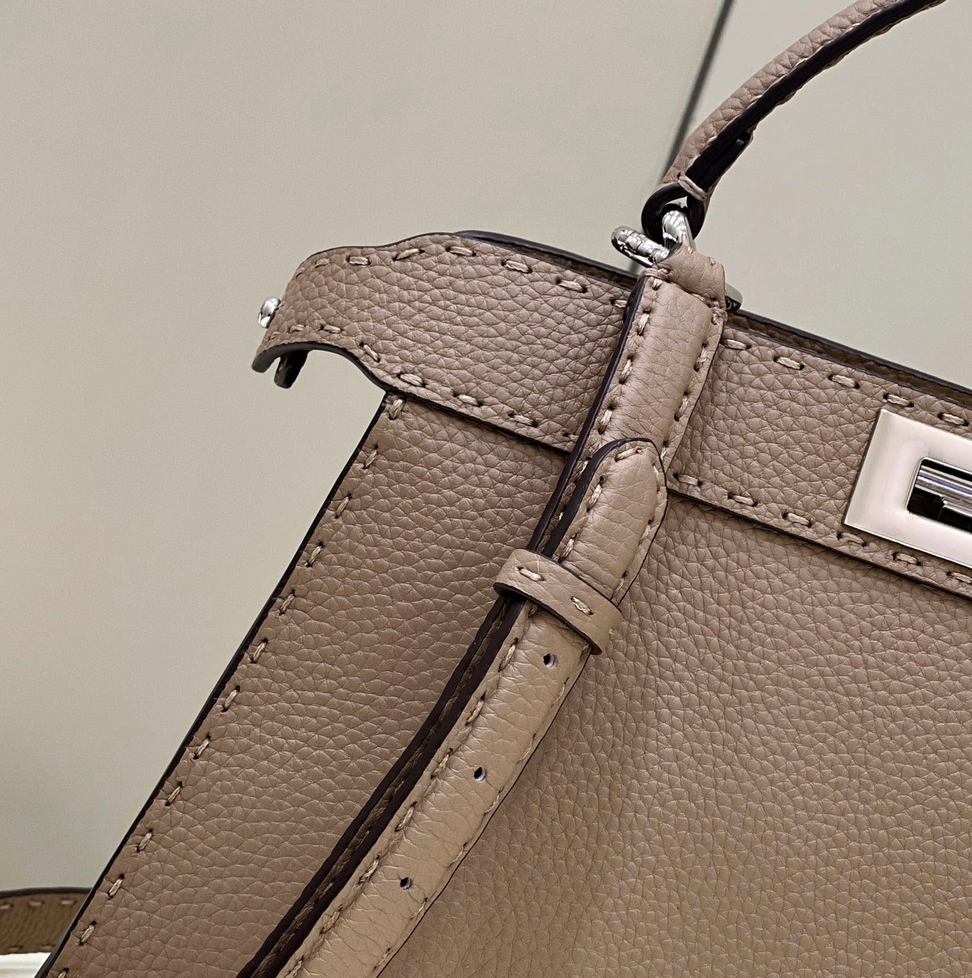 Fendi Peekaboo Iseeu Medium 33cm Brown