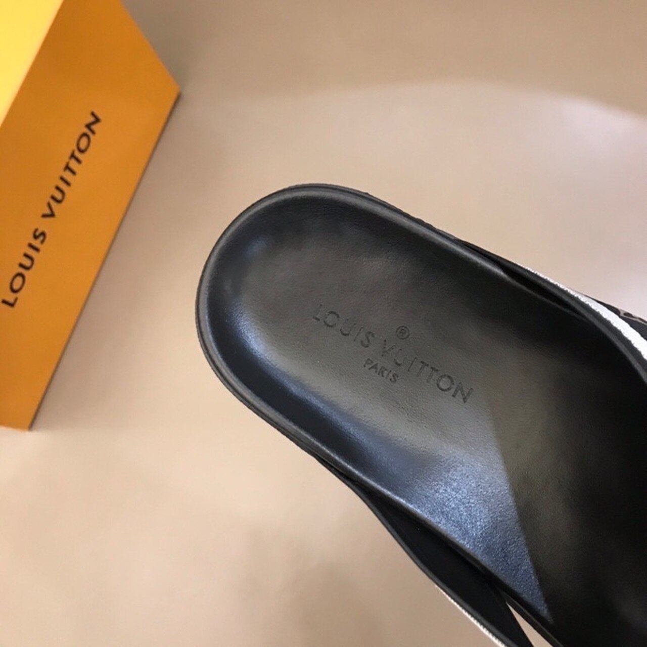 Louis Vuitton Thong Mules Mens Sandals Spring/Summer Collection Black/Silver