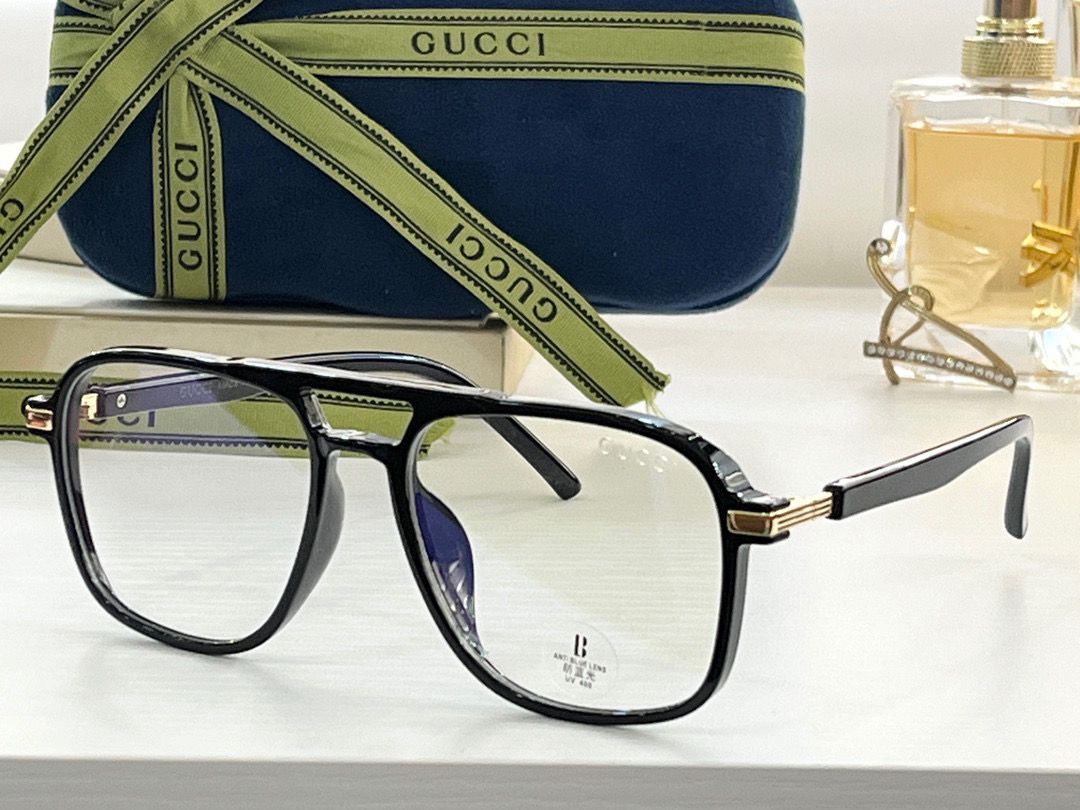 Gucci Navigator Frame Sunglasses