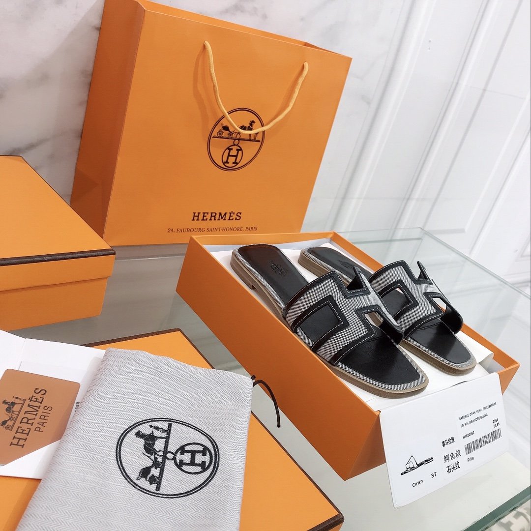 Hermes Oran Sandal Black/Silver