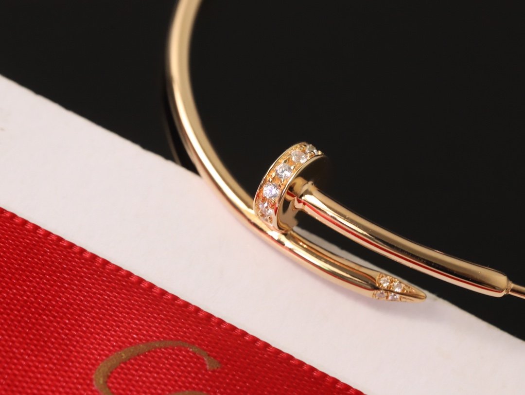 Cartier Earing Gold