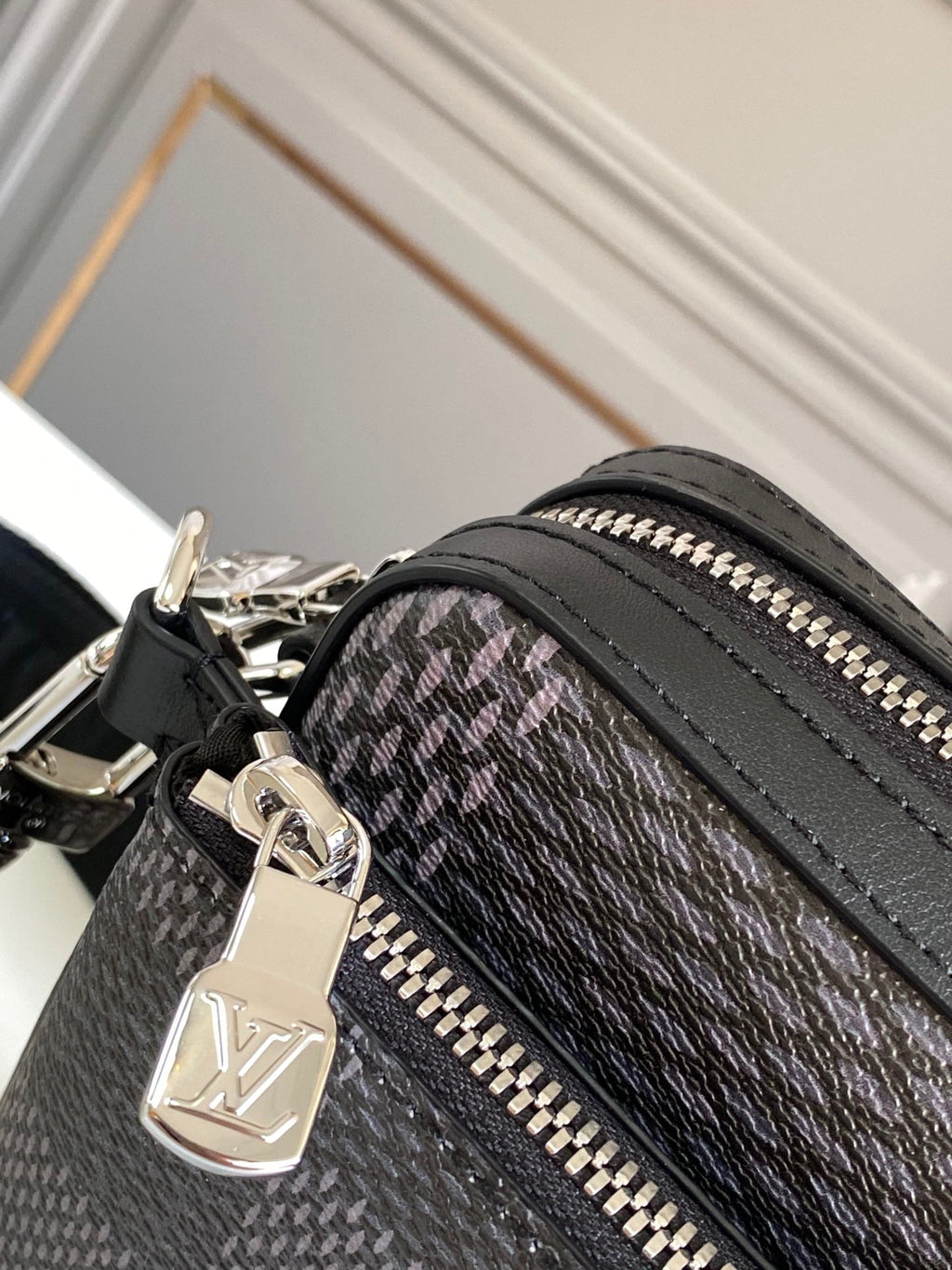 Louis Vuitton Trio Messenger 25cm