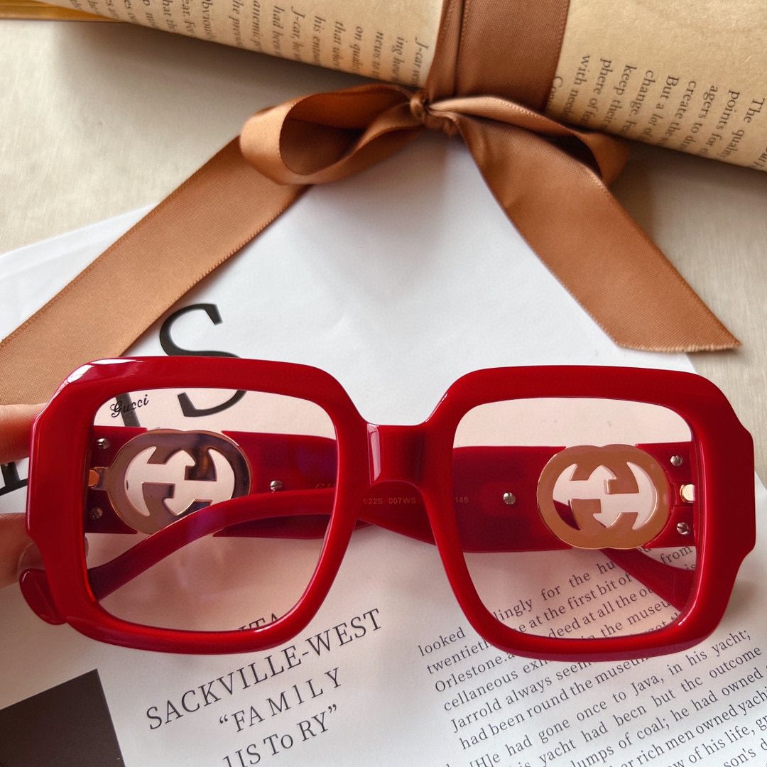 Gucci Rectangular Frame Sunglasses