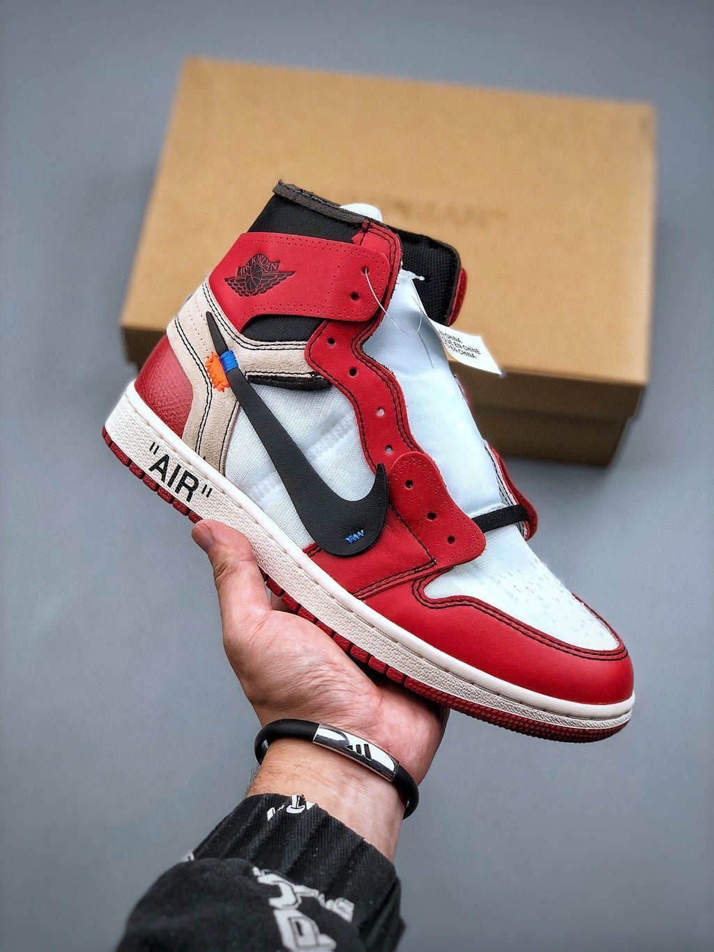 Nike Air Jordan 1 Retro High Off-White Chicago