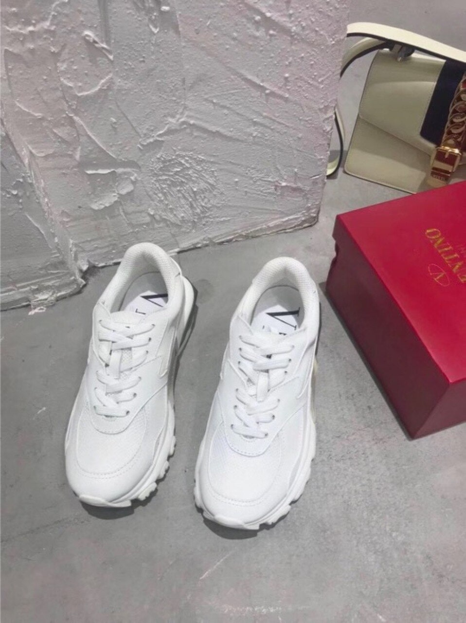 Valentino Garavani Bounce Runner Sneakers Calfskin Leather Fall/Winter 2018 Collection, White