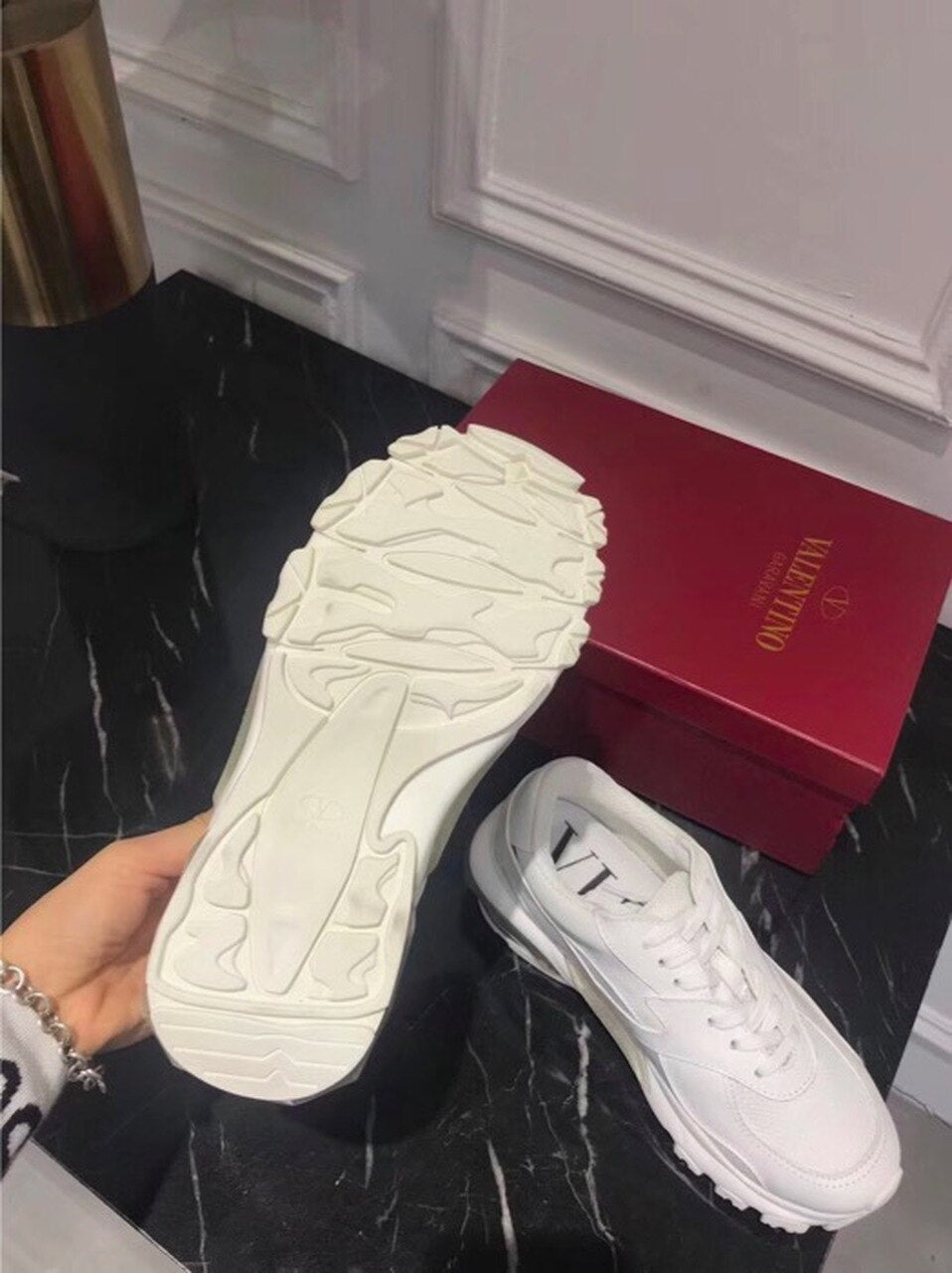 Valentino Garavani Bounce Runner Sneakers Calfskin Leather Fall/Winter 2018 Collection, White