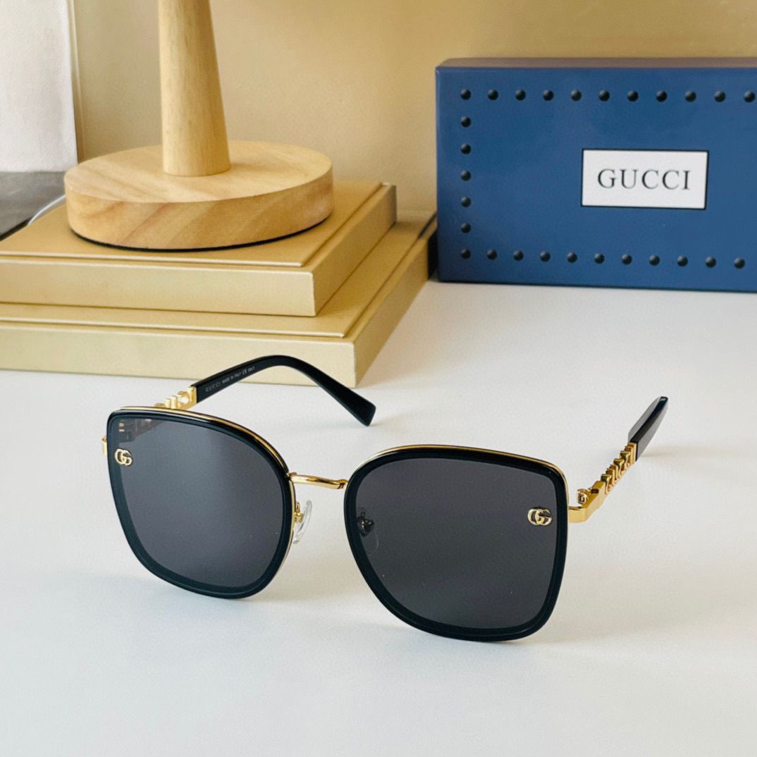 Gucci Navigator Frame Sunglasses