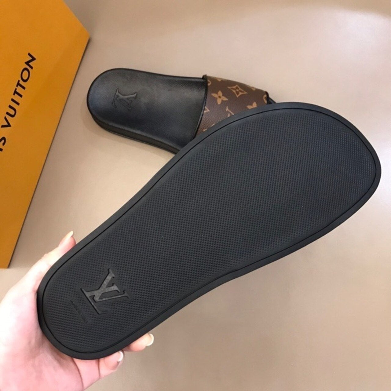 Louis Vuitton Mens Sandals Monogram Canvas Spring/Summer Collection Brown