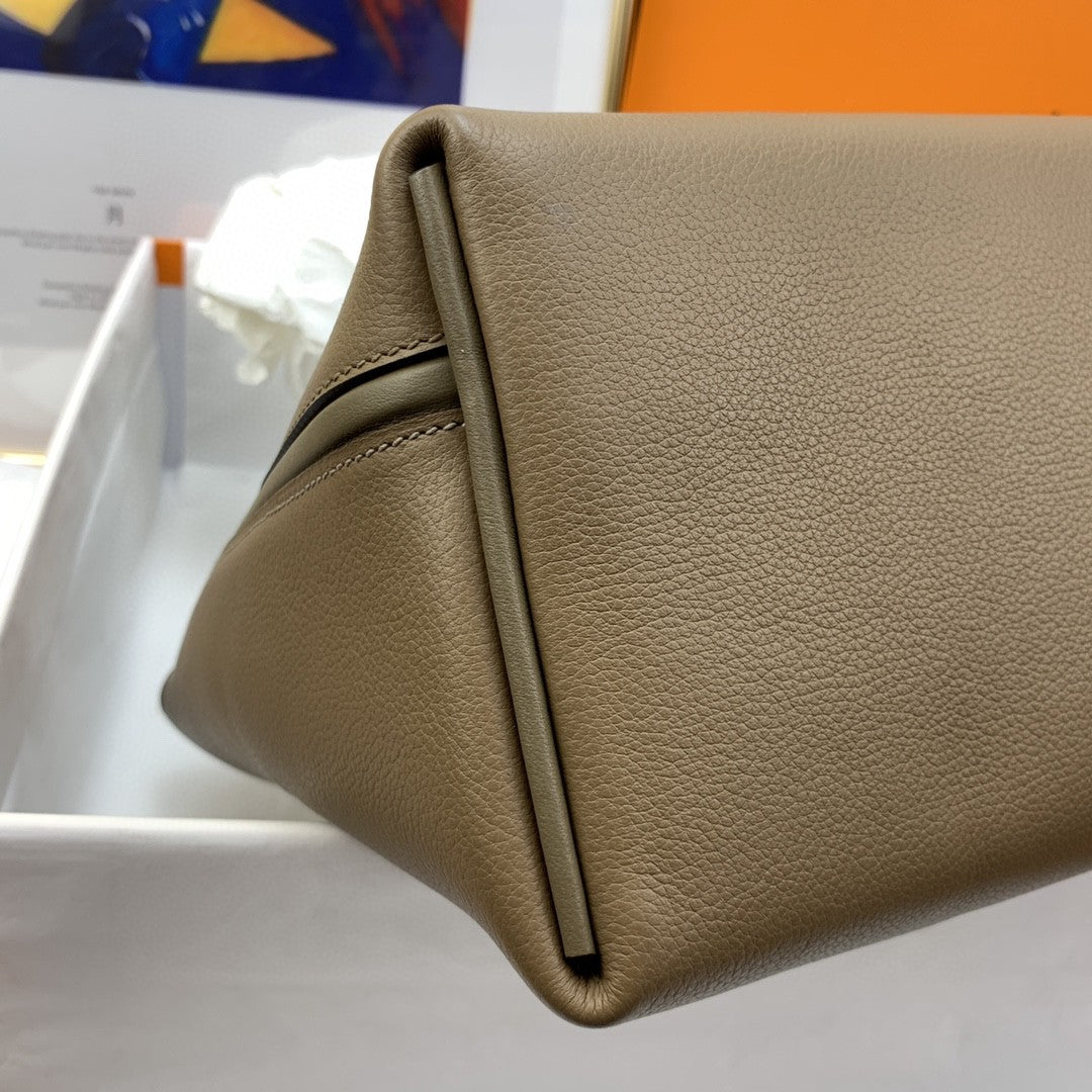 Hermes 24 24 29cm Noir Black Clémence Brown