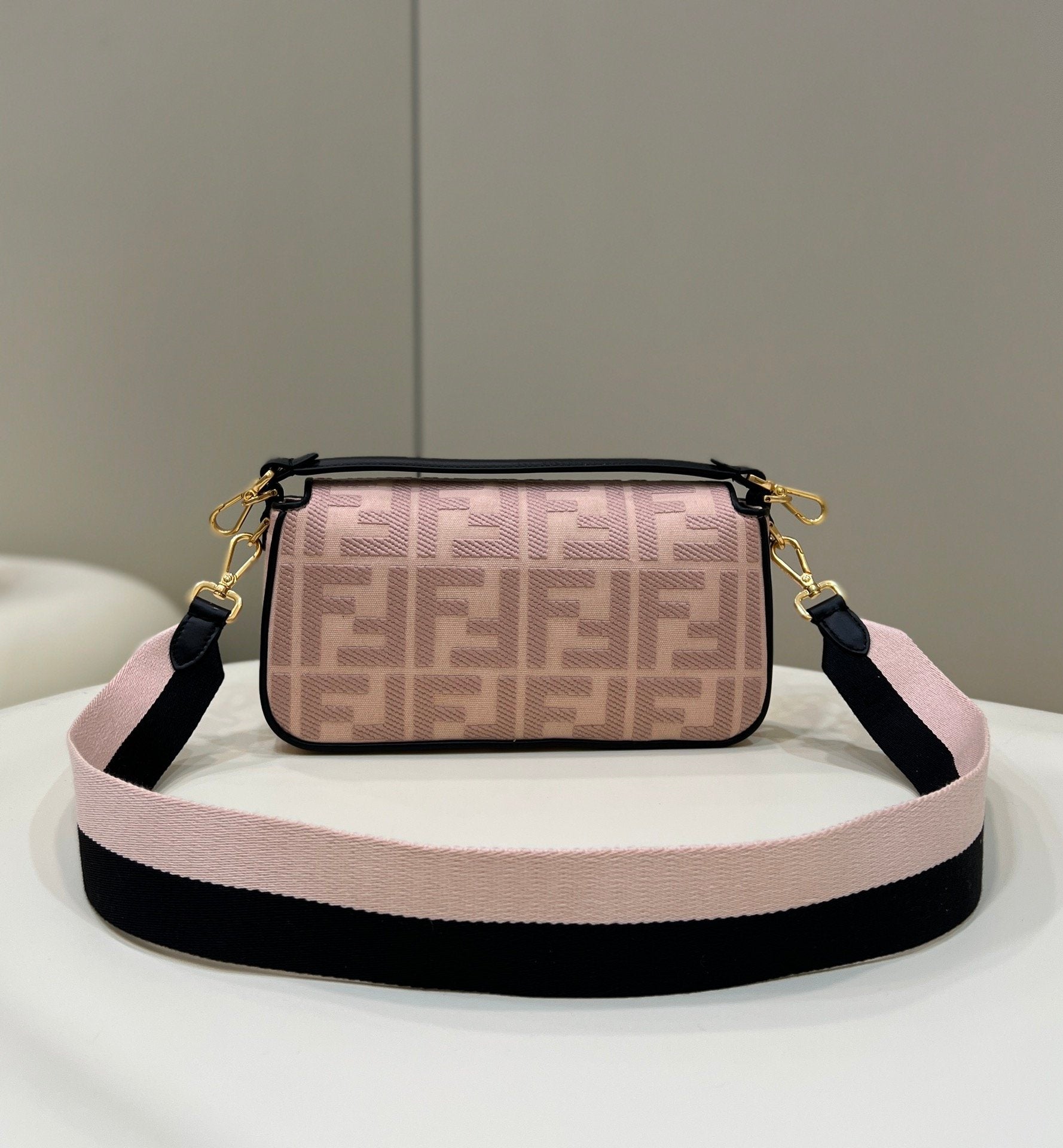 Fendi Baguette Midi 27cm Pink