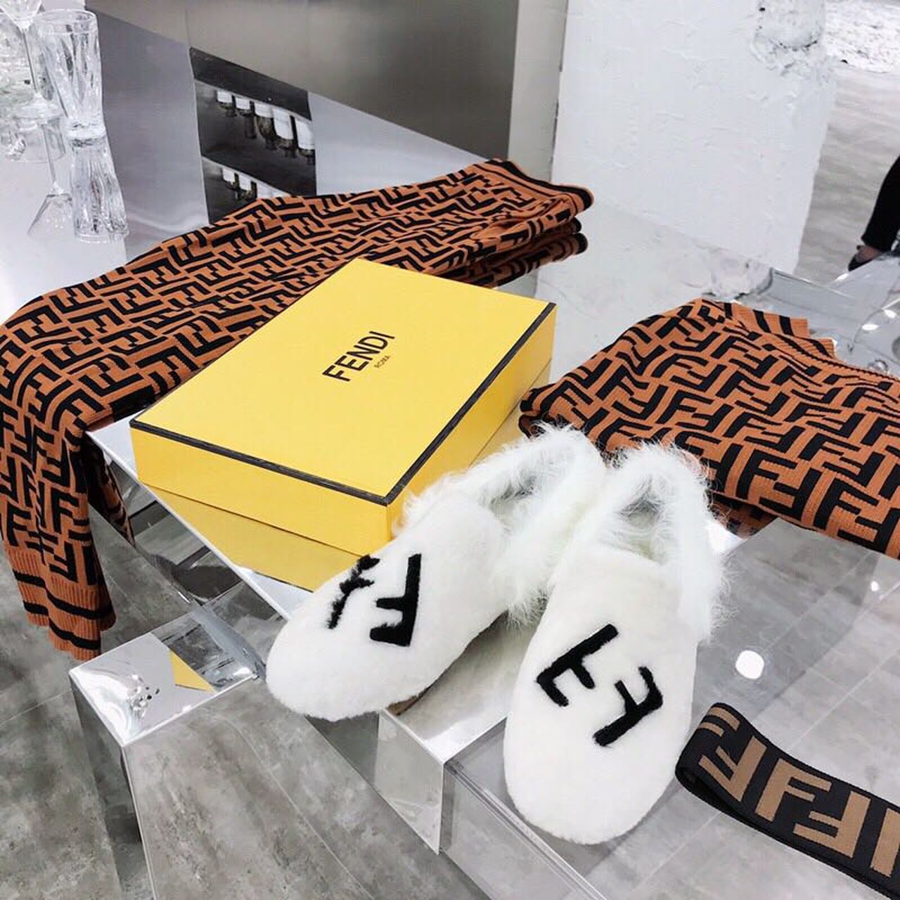 Fendi FF Logo Mink Fur Slippers Calfskin Leather Fall/Winter 2018 Collection, White
