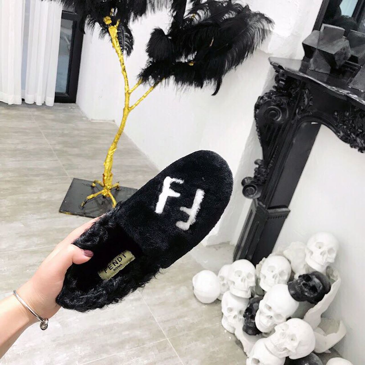 Fendi FF Logo Mink Fur Slippers Calfskin Leather Fall/Winter Collection, Black