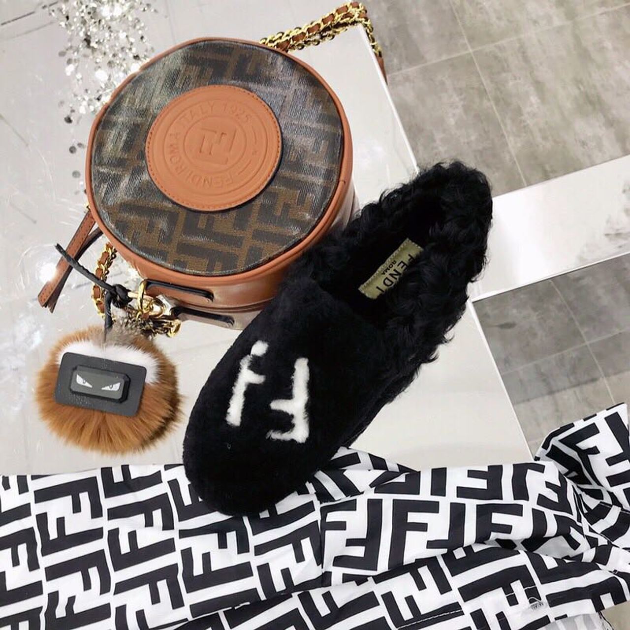 Fendi FF Logo Mink Fur Slippers Calfskin Leather Fall/Winter Collection, Black