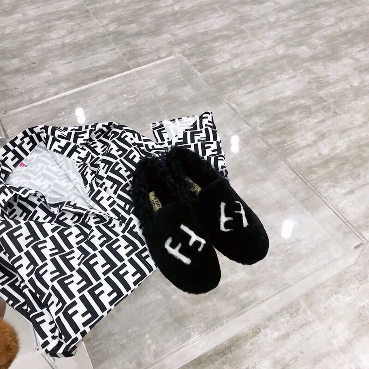 Fendi FF Logo Mink Fur Slippers Calfskin Leather Fall/Winter Collection, Black