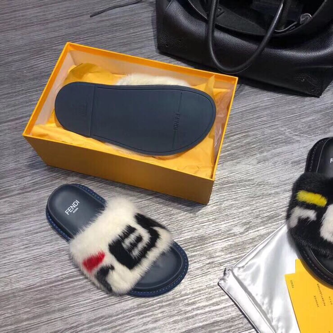 Fendi Logo Mink Fur Slippers Calfskin Leather Fall/Winter Collection, White