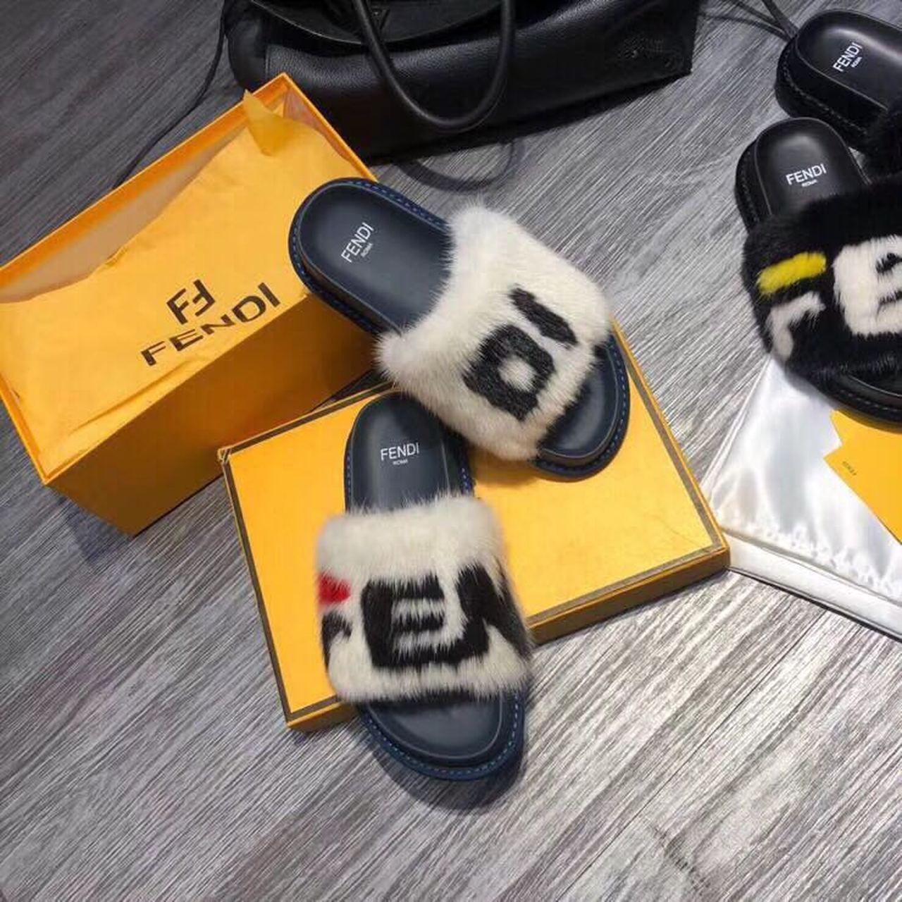 Fendi Logo Mink Fur Slippers Calfskin Leather Fall/Winter Collection, White