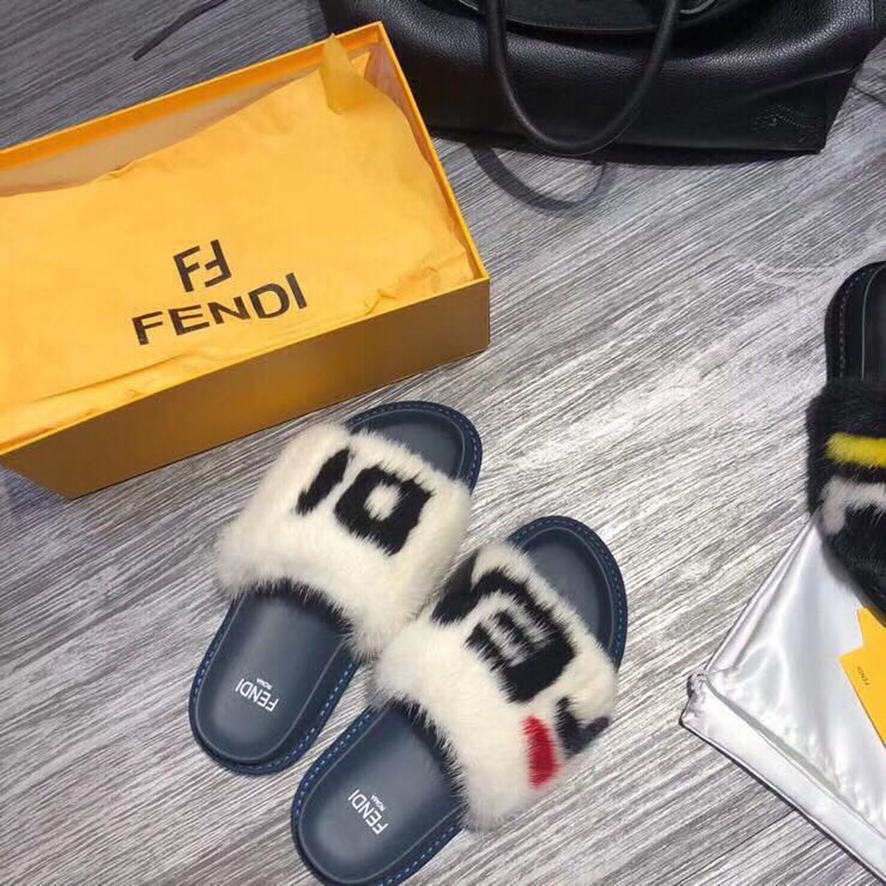 Fendi Logo Mink Fur Slippers Calfskin Leather Fall/Winter Collection, White