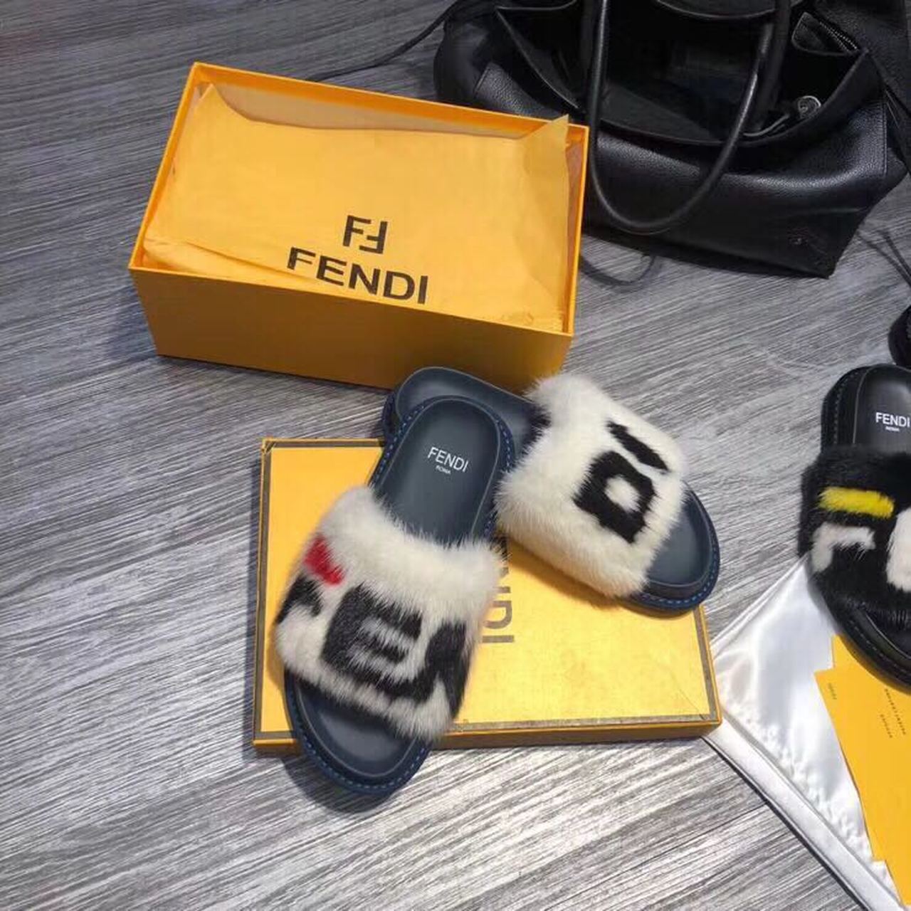 Fendi Logo Mink Fur Slippers Calfskin Leather Fall/Winter Collection, White
