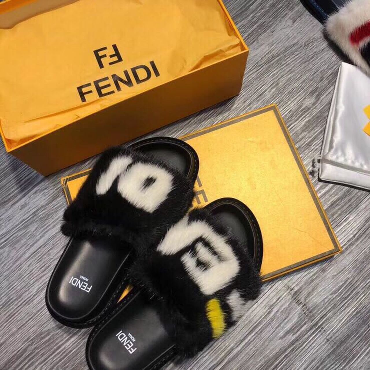 Fendi Logo Mink Fur Slippers Calfskin Leather Fall/Winter 2018 Collection, Black