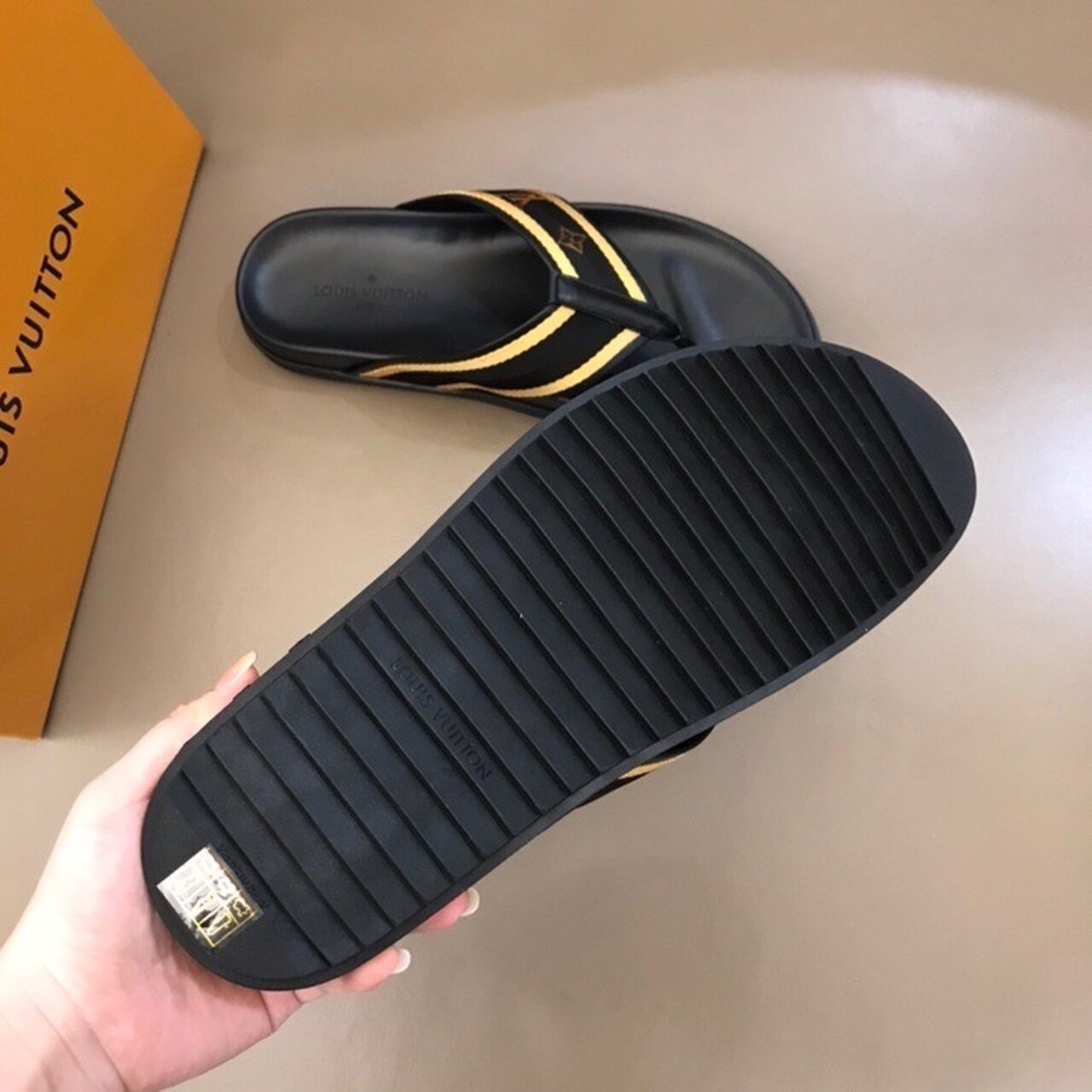 Louis Vuitton Thong Mules Mens Sandals Spring/Summer Collection Black/Gold