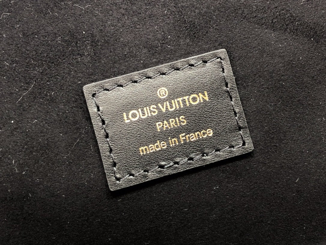 Louis Vuitton M46028 Pochette Metis 25cm Black