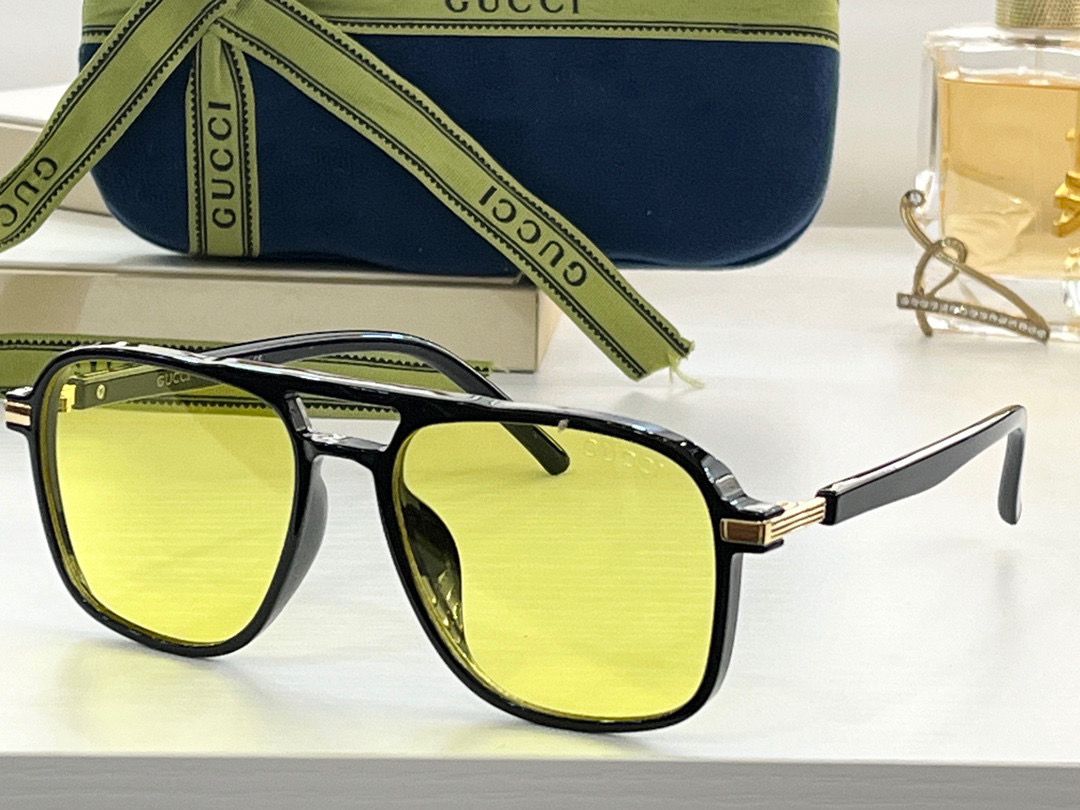 Gucci Navigator Frame Sunglasses